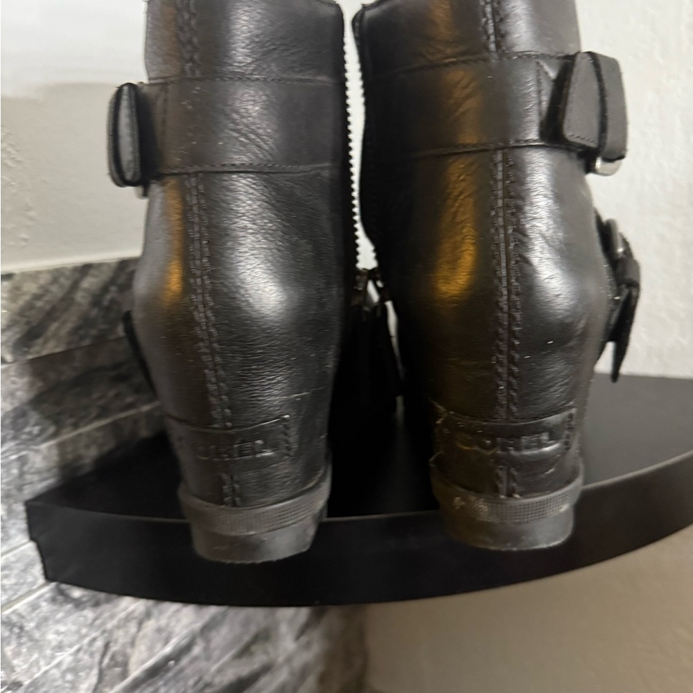 Sorel Joan of Arctic Wedge II Black Leather Ankle Bootie with Buckle - Picture 4 of 4